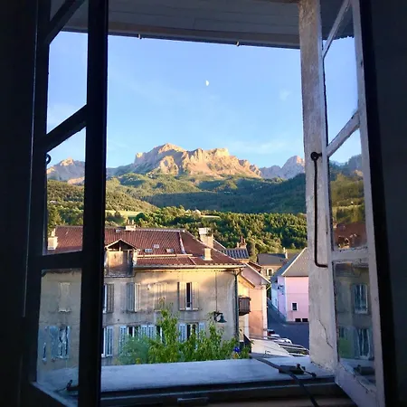 Les Remparts - Centre - Charme & Vue Montagnes Apartmán